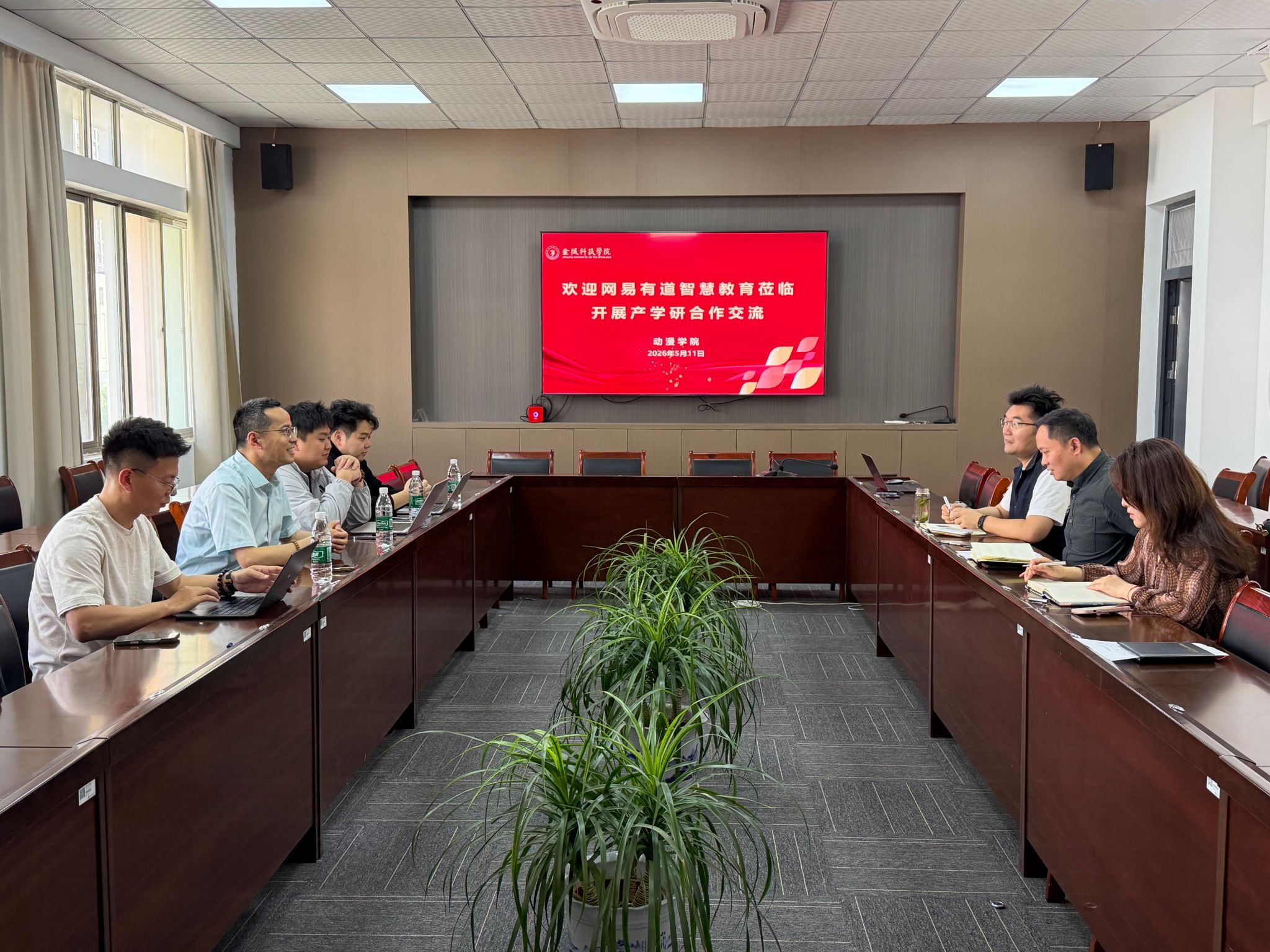 网易有道智慧教育赴公司开展产学研合作交流